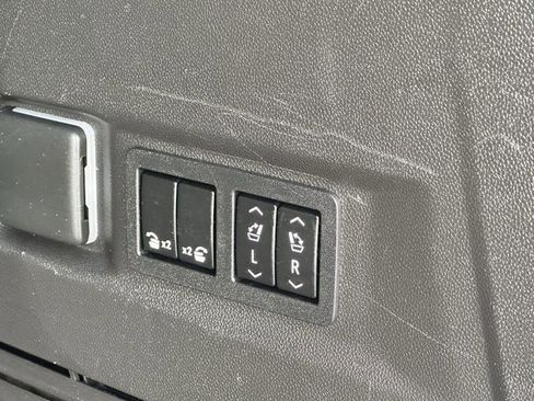 Used 2022 GMC Yukon Denali w/ Advanced Technology Package image 28