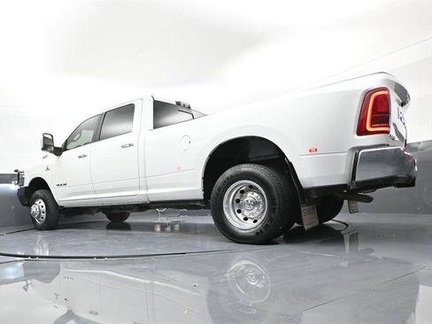Used 2026 RAM 3500 Laramie w/ Towing Technology Group AWD/4WD image 34