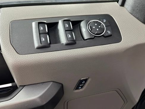 Used 2018 Ford F150 XLT w/ Equipment Group 302A Luxury AWD/4WD image 33