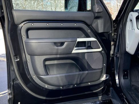 Used 2024 Land Rover Defender 110 X-Dynamic SE image 19