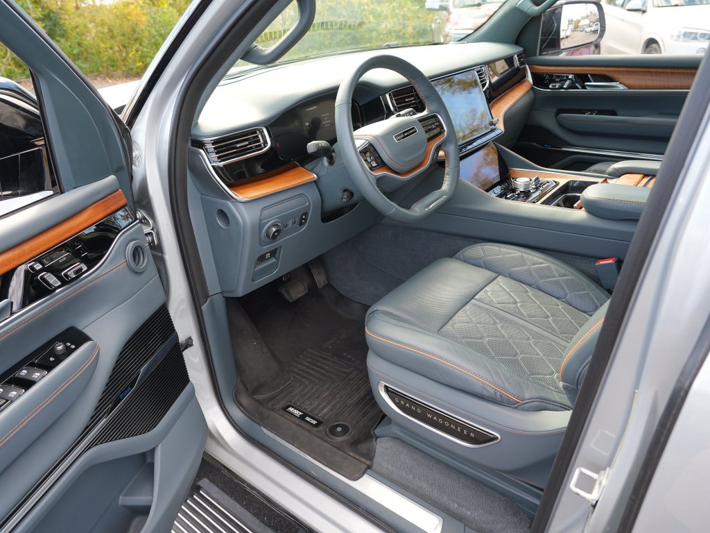 Used 2023 Jeep Grand Wagoneer Series III AWD/4WD image 13