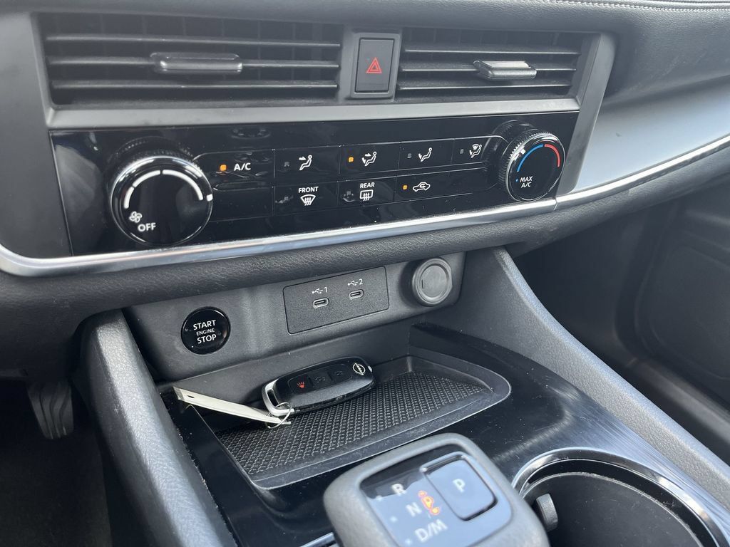 Used 2024 Nissan Rogue S AWD/4WD image 18