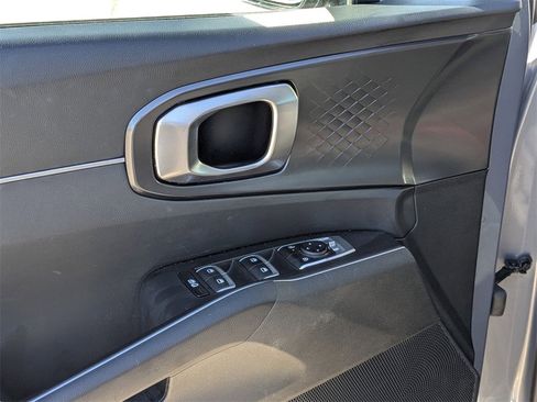 Used 2024 Kia Sorento S image 13