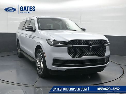 New 2026 Lincoln Navigator L Premier AWD/4WD image 5