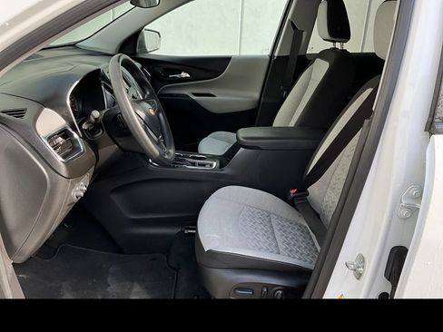 Used 2023 Chevrolet Equinox LS w/ LS Convenience Package AWD/4WD image 2