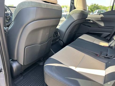 Used 2024 Lexus GX 550 AWD/4WD image 18