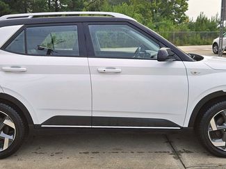 Used 2022 Hyundai Venue Limited image 1