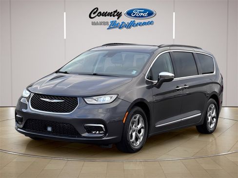 Used 2022 Chrysler Pacifica Limited image 2