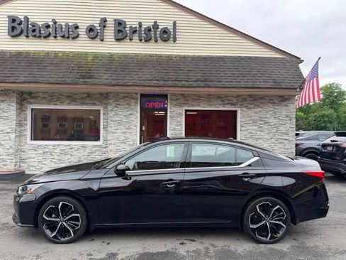 Used 2024 Nissan Altima 2.5 SR AWD/4WD image 9