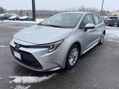 Used 2025 Toyota Corolla LE w/ LE Premium Package image 16