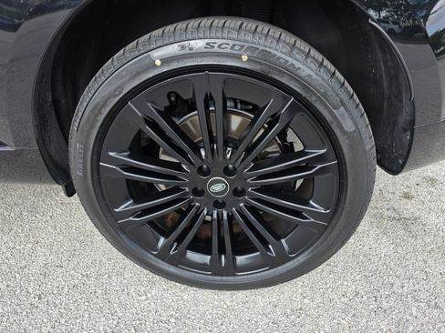 Used 2023 Land Rover Range Rover SE image 9