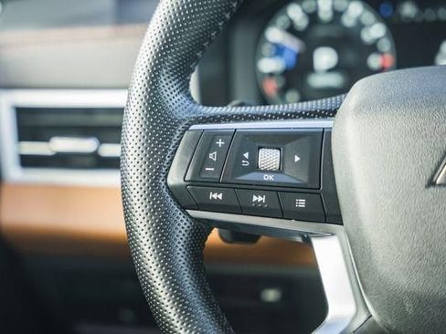 Used 2024 Mitsubishi Outlander SEL image 32