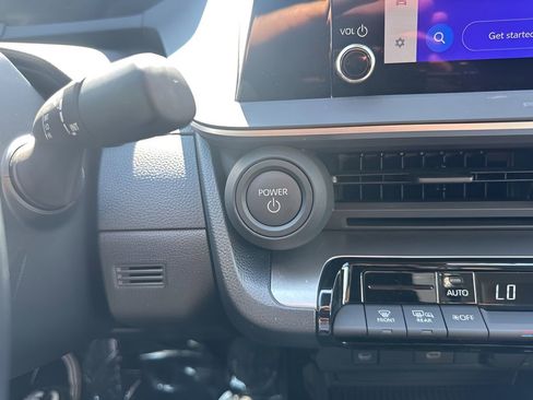 Used 2025 Toyota Prius XLE image 19