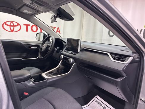 Used 2025 Toyota RAV4 XLE AWD/4WD image 13