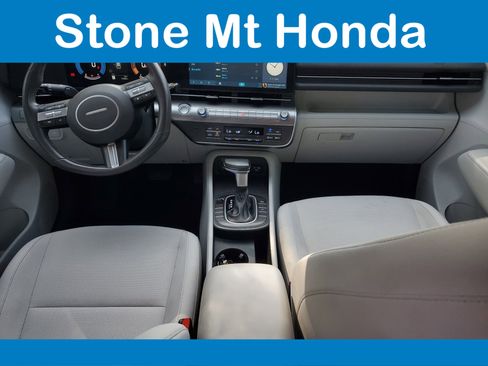Used 2025 Hyundai Kona SEL image 13