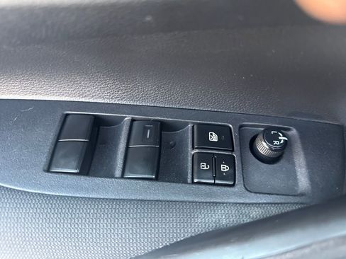 Used 2021 Toyota Corolla LE image 15