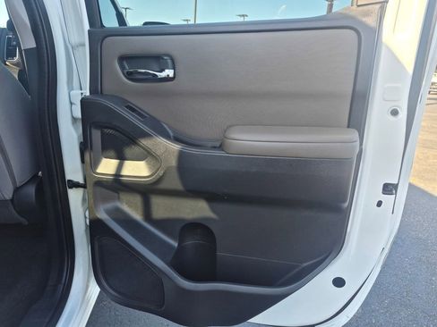 Used 2022 Nissan Frontier SV w/ Technology Package RWD image 25