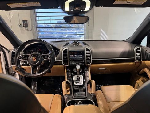 Used 2015 Porsche Cayenne Diesel AWD/4WD image 29