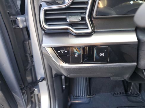 Certified 2025 Kia Sportage EX image 30
