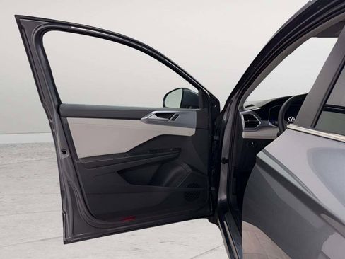 New 2025 Volkswagen Taos SE image 18