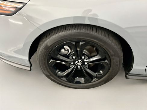 Used 2025 Honda Accord SE image 11