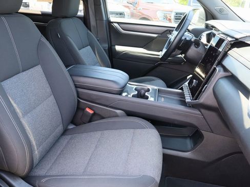 Certified 2025 GMC Acadia Elevation FWD image 30