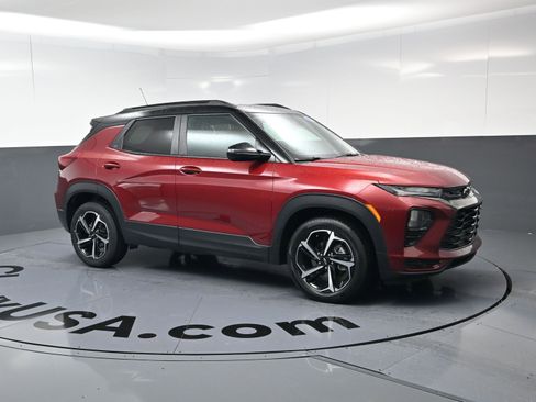 Certified 2023 Chevrolet TrailBlazer RS w/ Convenience Package image 2