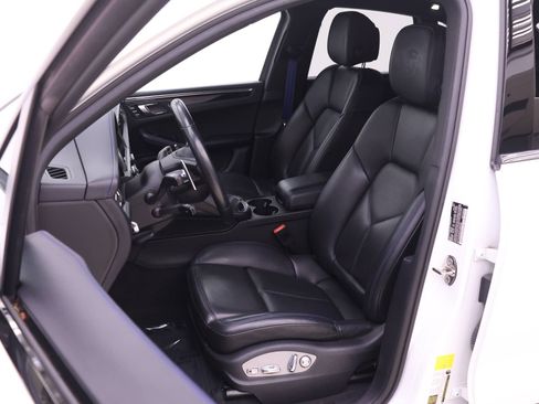 Certified 2023 Porsche Macan Turbo AWD/4WD image 5