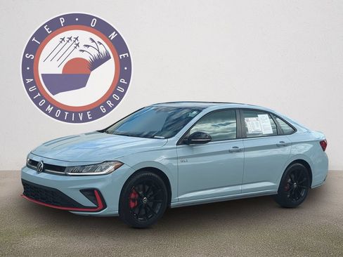 Used 2025 Volkswagen Jetta GLI Autobahn FWD image 2