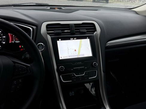Used 2019 Ford Fusion SE FWD image 29