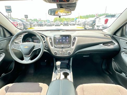 Used 2024 Chevrolet Malibu LT FWD image 3