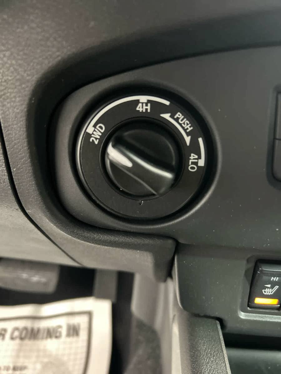 Used 2023 Nissan Frontier SV w/ SV Convenience Package AWD/4WD image 7