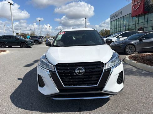 Certified 2025 Nissan Kicks Play S image 2