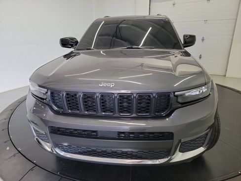 Used 2023 Jeep Grand Cherokee L Laredo AWD/4WD image 2