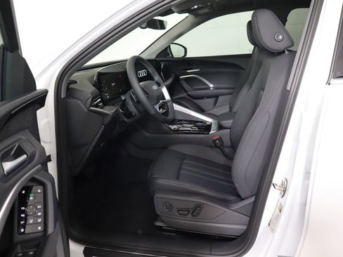 Used 2025 Audi Q5 Premium w/ Convenience Package image 21