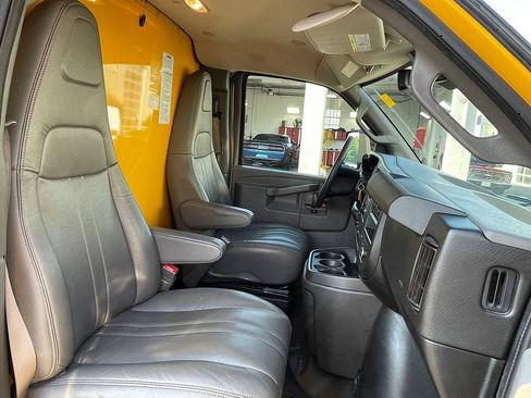 Used 2021 GMC Savana 3500 Extended w/ Power Convenience Package RWD image 17