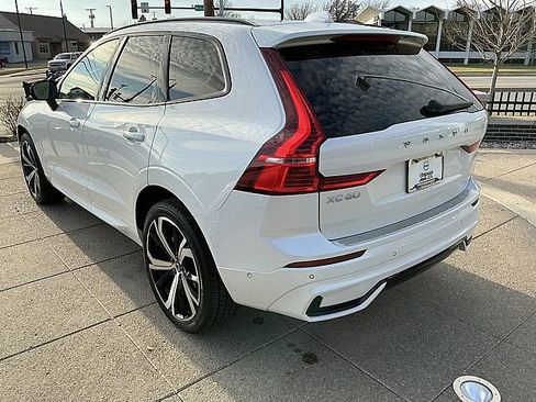 Certified 2023 Volvo XC60 B5 Ultimate w/ Climate Package image 10
