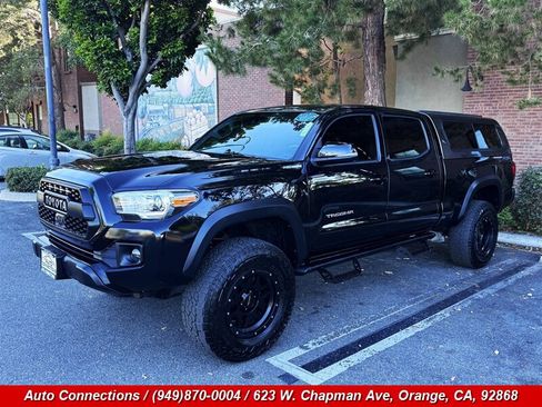 Used 2018 Toyota Tacoma TRD Off-Road AWD/4WD image 2