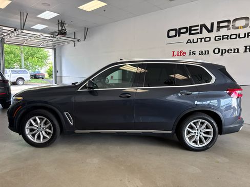 Used 2019 BMW X5 xDrive40i w/ Premium Package 2 AWD/4WD image 3