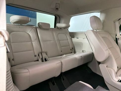 Used 2018 Lincoln Navigator Premiere RWD image 19