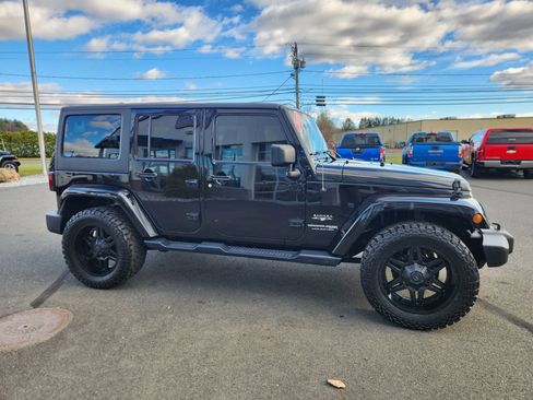 Used 2018 Jeep Wrangler Unlimited Sahara image 17