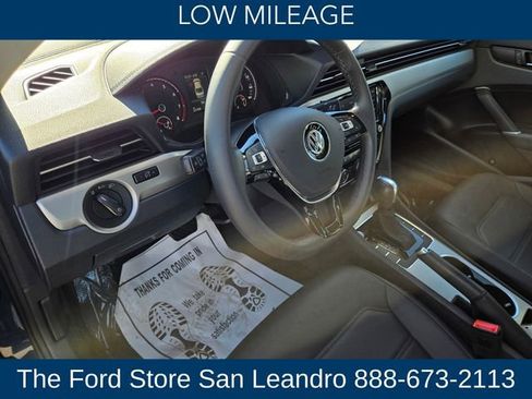 Used 2022 Volkswagen Passat 2.0T SE image 3