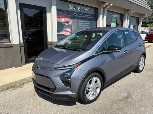 Used 2023 Chevrolet Bolt LT FWD image 2
