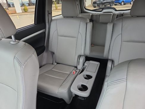 Used 2019 Toyota Highlander XLE image 14