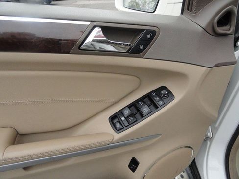 Used 2011 Mercedes-Benz GL 450 4MATIC image 13