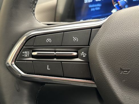 Used 2025 Chevrolet Equinox LT w/ Convenience Package II AWD/4WD image 17