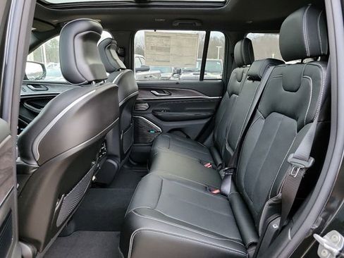 New 2024 Jeep Grand Cherokee Overland w/ Luxury Tech Group IV AWD/4WD image 5