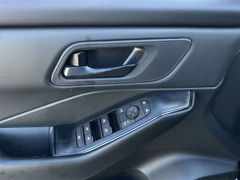 Certified 2025 Nissan Rogue S image 22