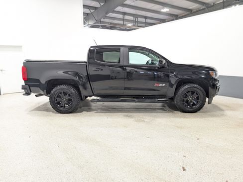 Used 2021 Chevrolet Colorado Z71 w/ Z71 Midnight Edition image 2