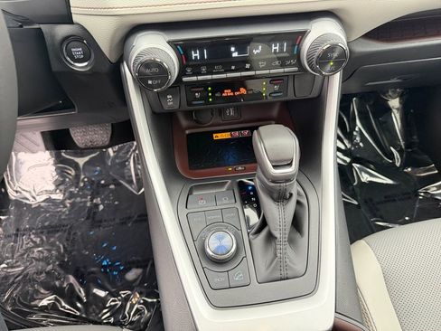 Used 2025 Toyota RAV4 Limited image 21